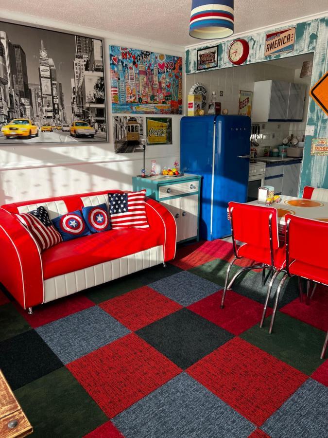 American Retro Chalet Хемсби Экстерьер фото