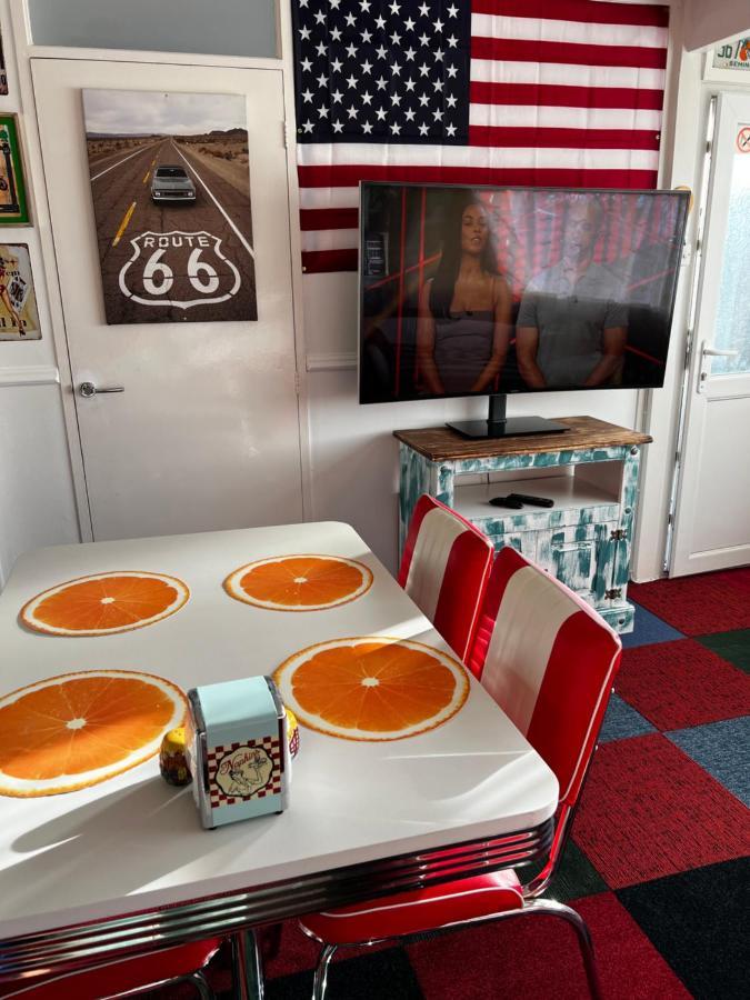 American Retro Chalet Хемсби Экстерьер фото