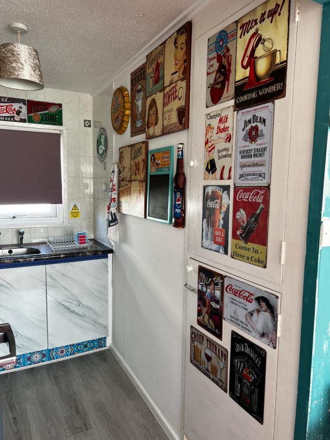 American Retro Chalet Хемсби Экстерьер фото